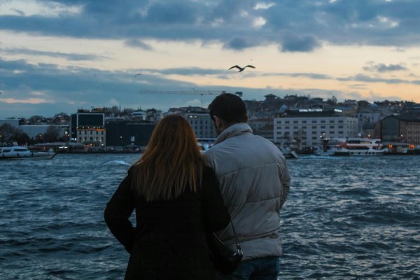 Discover spine-chilling retreats: dive into edinburgh's mysterious lodgings and exciting ghost-hunting adventures!